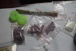 CSGT Cần Thơ bắt nhóm thanh niên mua bán ma túy