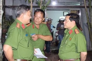 Lãnh đạo công an chỉ đạo phá án tại hiện trường