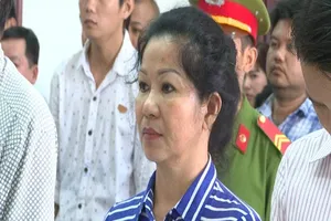 Bị cáo Nghĩa nghe tuyên an trưa 12/1