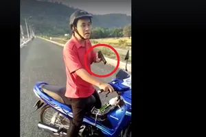 Phạt 7,5 triệu đồng phó phòng dọa dân bằng súng giả