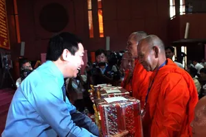 Phó Thủ tướng Vương Đình Huệ chúc Tết Chol Chnăm Thmây