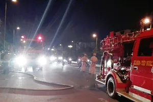 Chảo dầu đang chiên phực lửa thiêu rụi quán nhậu