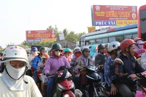 Chuẩn bị chống kẹt xe trên cầu Rạch Miễu, QL60 dịp 30-4