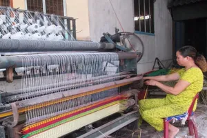 Đến chợ ma mua bán chiếu Định Yên