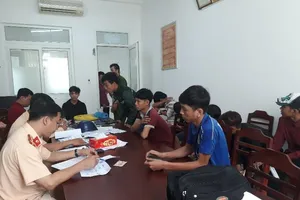 66 quái xế nháo nhào bỏ chạy khi thấy công an