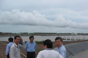 Ngang nhiên vác mã tấu khống chế người, cướp tôm