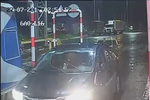 Nghi can Trung Quốc khai 'trộm xe để chạy thử'!