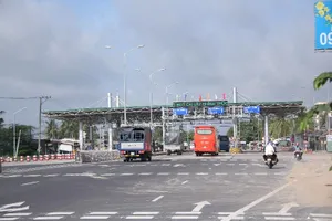 Sáng 21-8, BOT Cai Lậy tiếp tục bỏ ngỏ cho xe qua lại