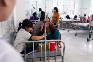 Hậu Giang: Hơn 400 học sinh có dấu hiệu ngộ độc 