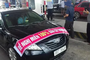 QL1A đoạn qua BOT Cần Thơ - Phụng Hiệp tê liệt