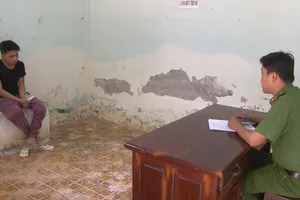 Đang phân nhỏ ma túy để bán thì bị bắt