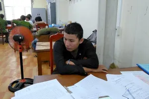 Đi trên đường tối, một người bị cướp xe máy