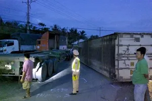 Tông xe liên hoàn ở Tiền Giang, quốc lộ 1A tắc 5 km