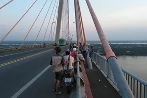 Thăm con xong, một phụ nữ bán vé số gieo mình xuống sông Tiền