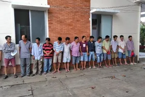  Bắt một tụ điểm đá gà ở Tiền Giang