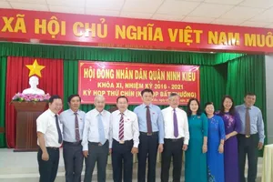 -HĐND quận Ninh Kiều miễn nhiệm chức danh Chủ tịch UBND quận đối với ông Dương Tấn Hiển - ảnh Cẩm Giang