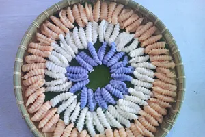 Bánh dân gian đa dạng, phong phú về hình thức, thơm ngon, hấp dẫn, mang đậm bản sắc dân tộc, với những nét đặc trưng mang đầy tính sáng tạo của nhiều vùng miền -ảnh CẨM GIANG