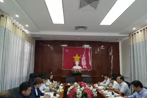 Đoàn công tác của chính quyền tỉnh Hiroshima (Nhật Bản) mong muốn đầu tư dự án phát điện từ vỏ trấu, ảnh CẨM GIANG