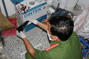 Công an thu giữ súng của Duy. Ảnh: CTV