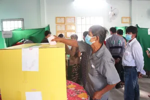 Bến Tre: Cử tri cù lao Tam Hiệp nô nức đi bầu cử từ sáng sớm