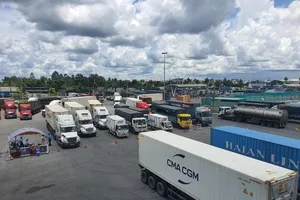 Ùn xe nghiêm trọng ở khu vực trung chuyển hàng hóa TP Cần Thơ