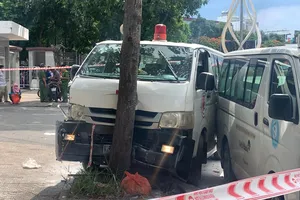 Nghi ngáo đá trộm xe cấp cứu gây náo loạn bệnh viện, đường phố