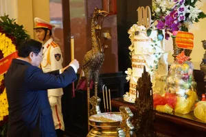 Thủ tướng Phạm Minh Chính dâng hương tưởng nhớ cố Thủ tướng Võ Văn Kiệt tại Vĩnh Long