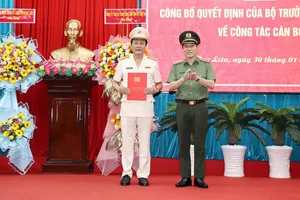 Đại tá Hồ Việt Triều, Phó Giám đốc Công an tỉnh Cà Mau đến nhận công tác và giữ chức vụ Giám đốc Công an tỉnh Bạc Liêu. 