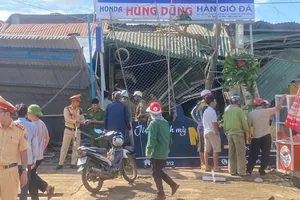 Xe container lao vào nhà dân ở Đắk Nông, ít nhất 2 người tử vong