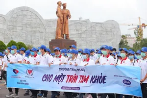 Gần 3.000 người đi bộ “Cho một trái tim khỏe”