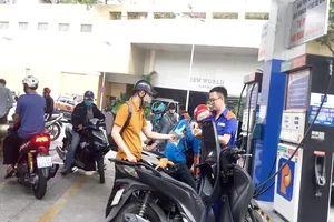 Tranh cãi về mở cửa cho nước ngoài bán xăng