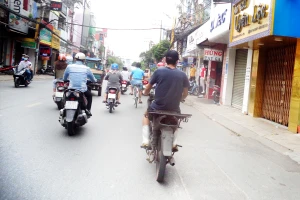 Ảnh chụp trên đường Cách Mạng Tháng Tám, phường 7, quận Tân Bình.
