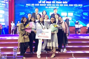 Học trò biến bã mía thành giấy