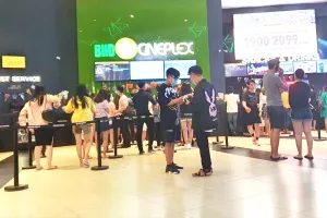 Người đi xem phim ở rạp không được livestream hoặc quay lén rồi phát tán lên các trang mạng xã hội. Ảnh: ĐL