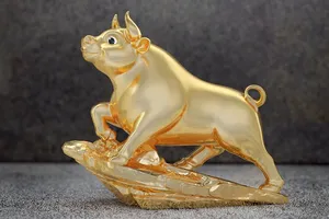 Trâu dát vàng, nước mắm siêu đắt… hút khách mùa tết