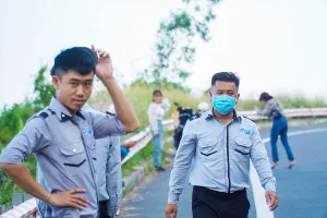 “Biệt đội” canh gác hàng trăm con khỉ trên núi Sơn Trà