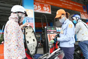 Giá xăng leo thang: Nỗi lo giá cả hàng hóa tăng theo