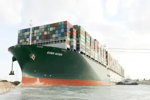 Siêu tàu kẹt trên kênh Suez và thiệt hại của DN Việt Nam