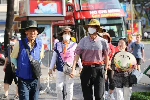 Nên có chính sách bảo hiểm y tế du lịch bắt buộc cho khách quốc tế đến VN và người Việt du lịch nước ngoài. Ảnh: HOÀNG GIANG