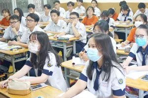 Tránh dịch, trường học thay đổi lịch kiểm tra ngay trong đêm