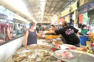 Hơn 100 chợ truyền thống đóng cửa: Tiểu thương lên chợ online