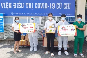 Chung tay hướng về y, bác sĩ tuyến đầu chống dịch