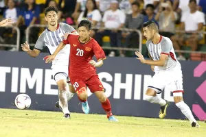 Thầy Park mong Phan Văn Đức lấy lại phong độ. Ảnh: TRÂM ANH