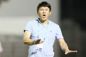 Ông Vũ Tiến Thành, đại diện CLB Phố Hiến, đã phân tích việc thiếu trách nhiệm, thiếu tôn trọng các CLB của VPF đã khiến 27 CLB phải mất nhiều tiền của và thiệt thòi… Ảnh: PHƯƠNG NGHI