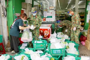 TP.HCM: Đi chợ​ hộ, tổng đài 1022 đều quá ​tải