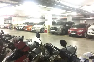 'Cuộc chiến' chỗ đậu ô tô chung cư: Chưa có lời giải