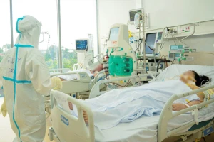 Khi có một trong các dấu hiệu trên, cần liên hệ ngay với nhân viên y tế để được xử lý kịp thời. Ảnh: HOÀNG GIANG