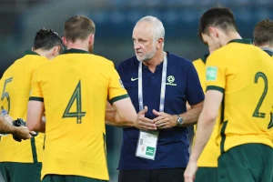 HLV Graham Arnold tuyên bố mạnh mẽ sau khi thắng Trung Quốc và đặt chân đến Hà Nội chuẩn bị cho trận gặp Việt Nam. Ảnh: GETTY IMAGES 