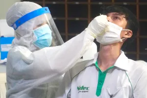 Doanh nghiệp kêu vì gánh nặng chi phí xét nghiệm COVID-19