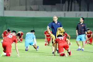 Thầy trò ông Park vượt qua cảnh tập chay, đá thật